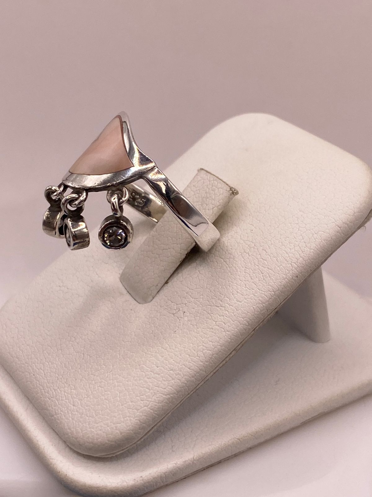 Anillo Corazón Artesanal de Plata Ley 925 con Nácar Natural, vista frontal