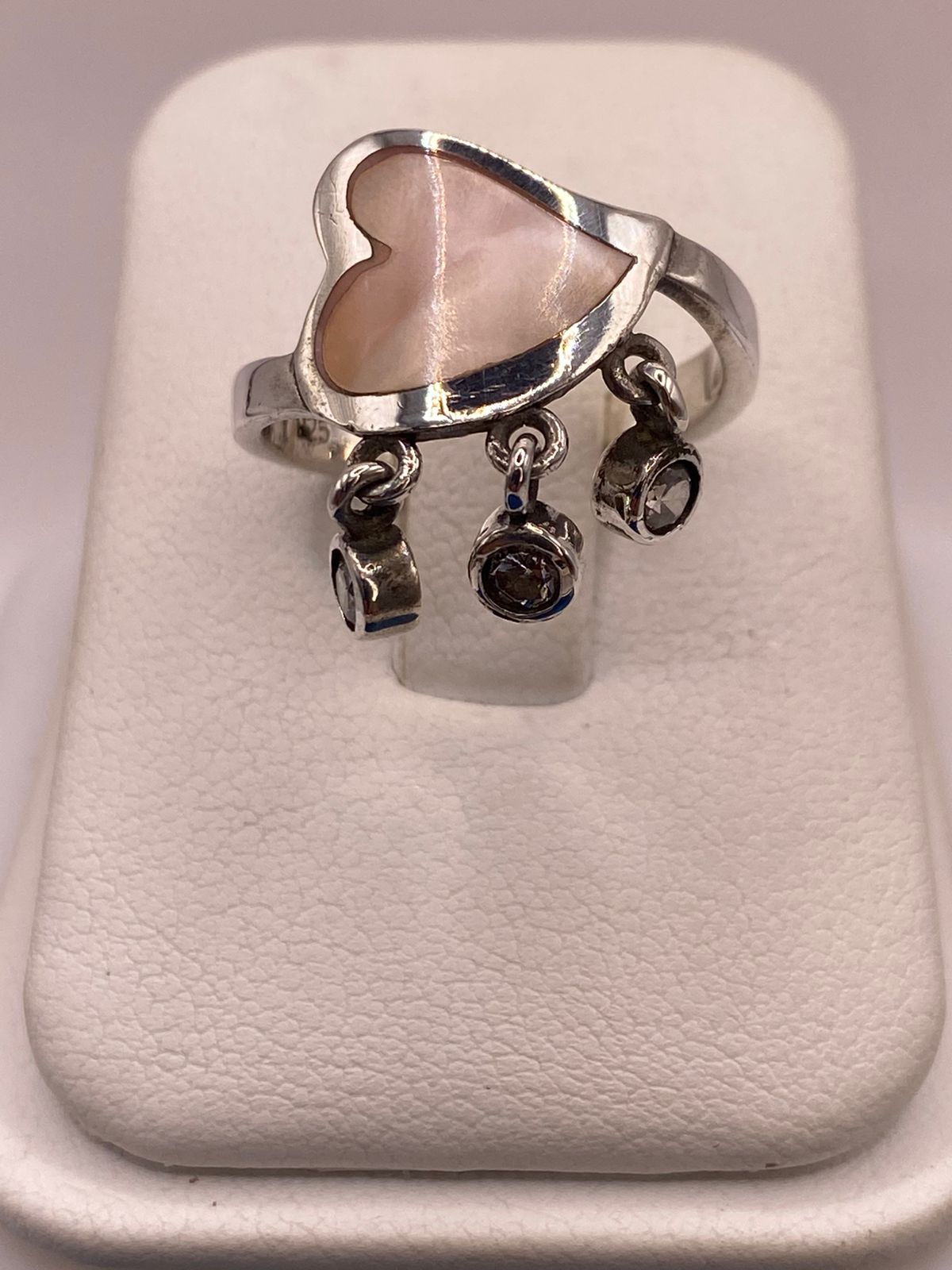Anillo Corazón Artesanal de Plata Ley 925 con Nácar Natural, vista lateral