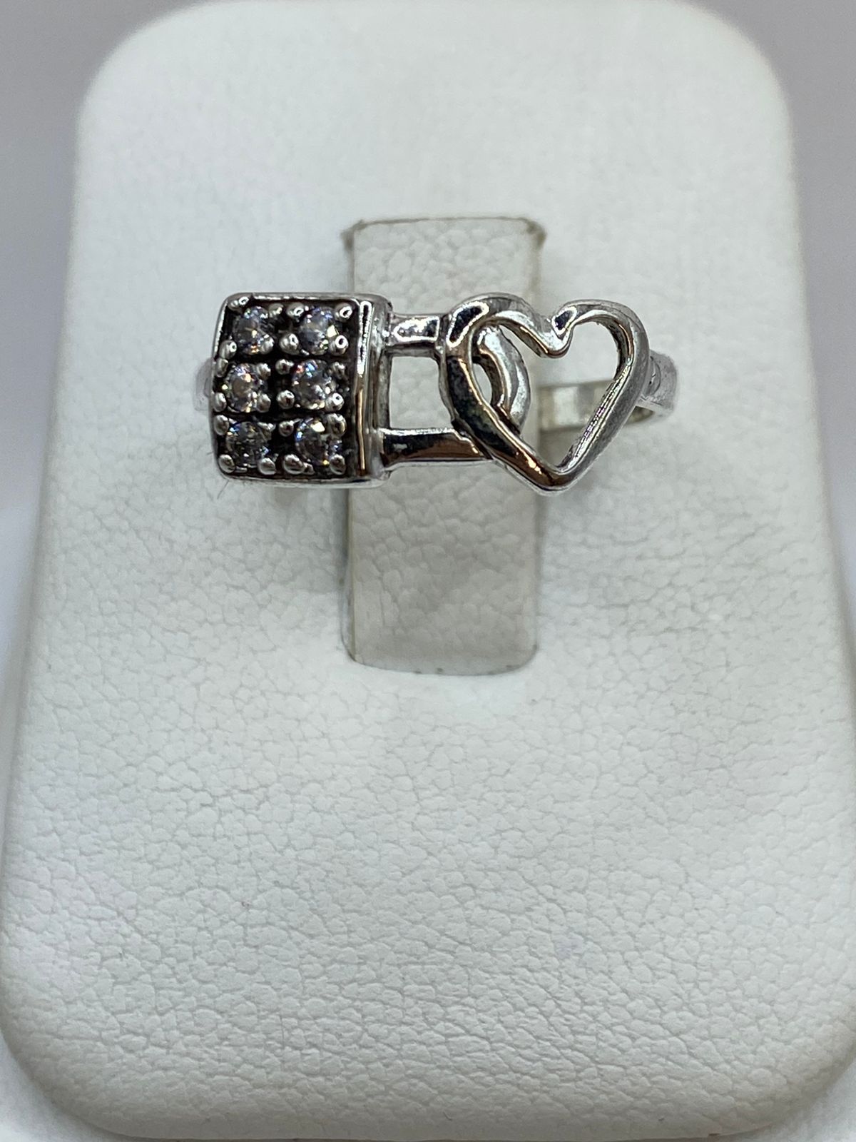 Anillo Corazón y Candado con Zirconia en Plata 925, vista posterior