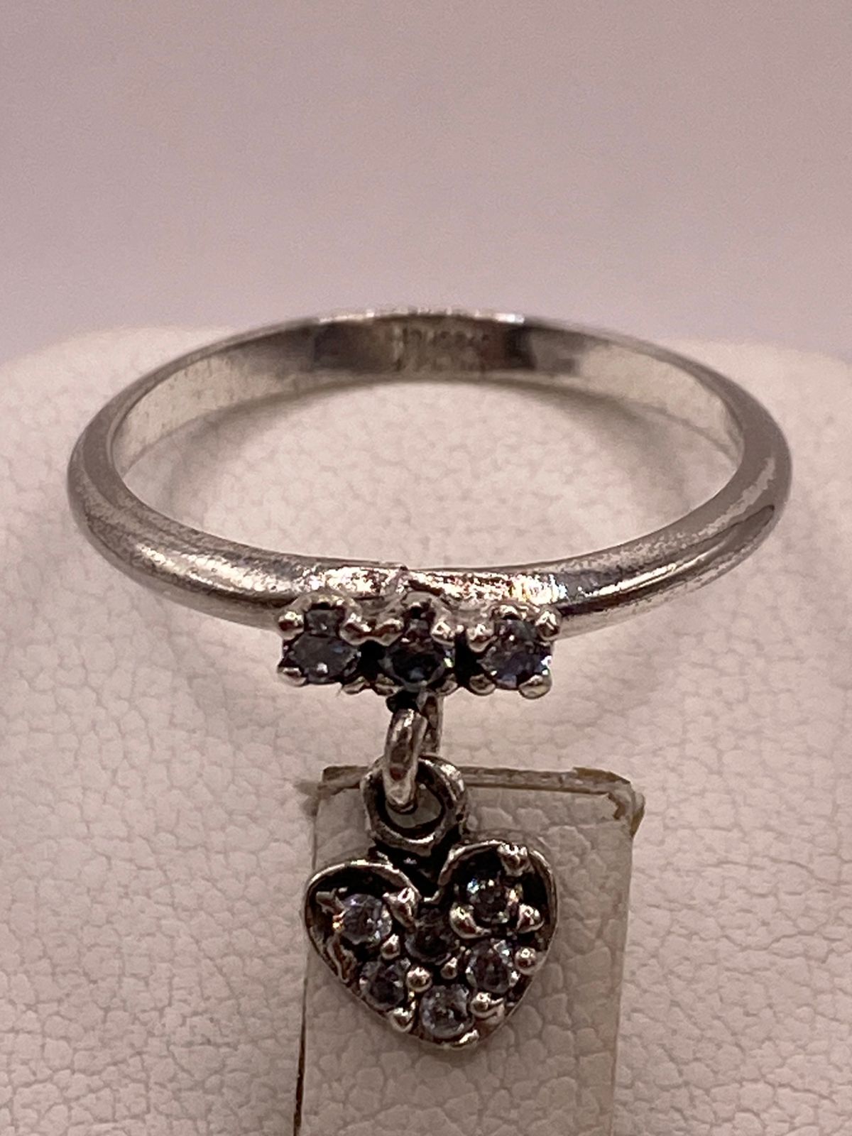 Anillo de Corazón Colgante con Zirconias Blancas en Plata Ley 925, sello de autenticidad Plata Ley .925