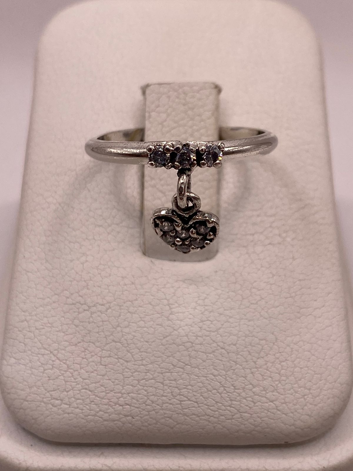 Anillo de Corazón Colgante con Zirconias Blancas en Plata Ley 925, vista frontal