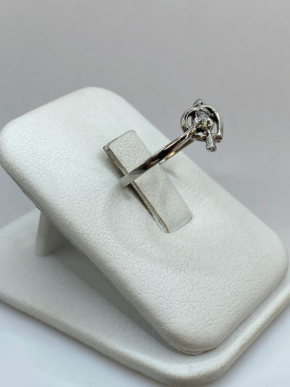 Anillo Corazón con Flecha y Zirconia en Plata 925, vista lateral