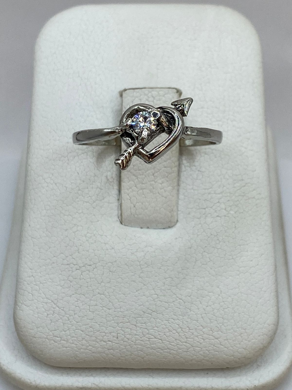 Anillo Corazón con Flecha y Zirconia en Plata 925, vista superior
