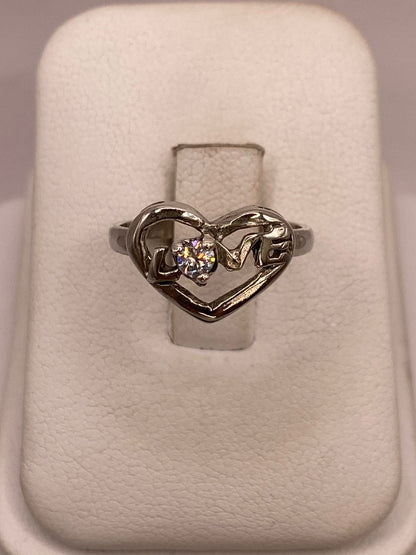 Anillo de Corazón Love en Plata Ley 925 con Zirconia Blanca, vista de detalle