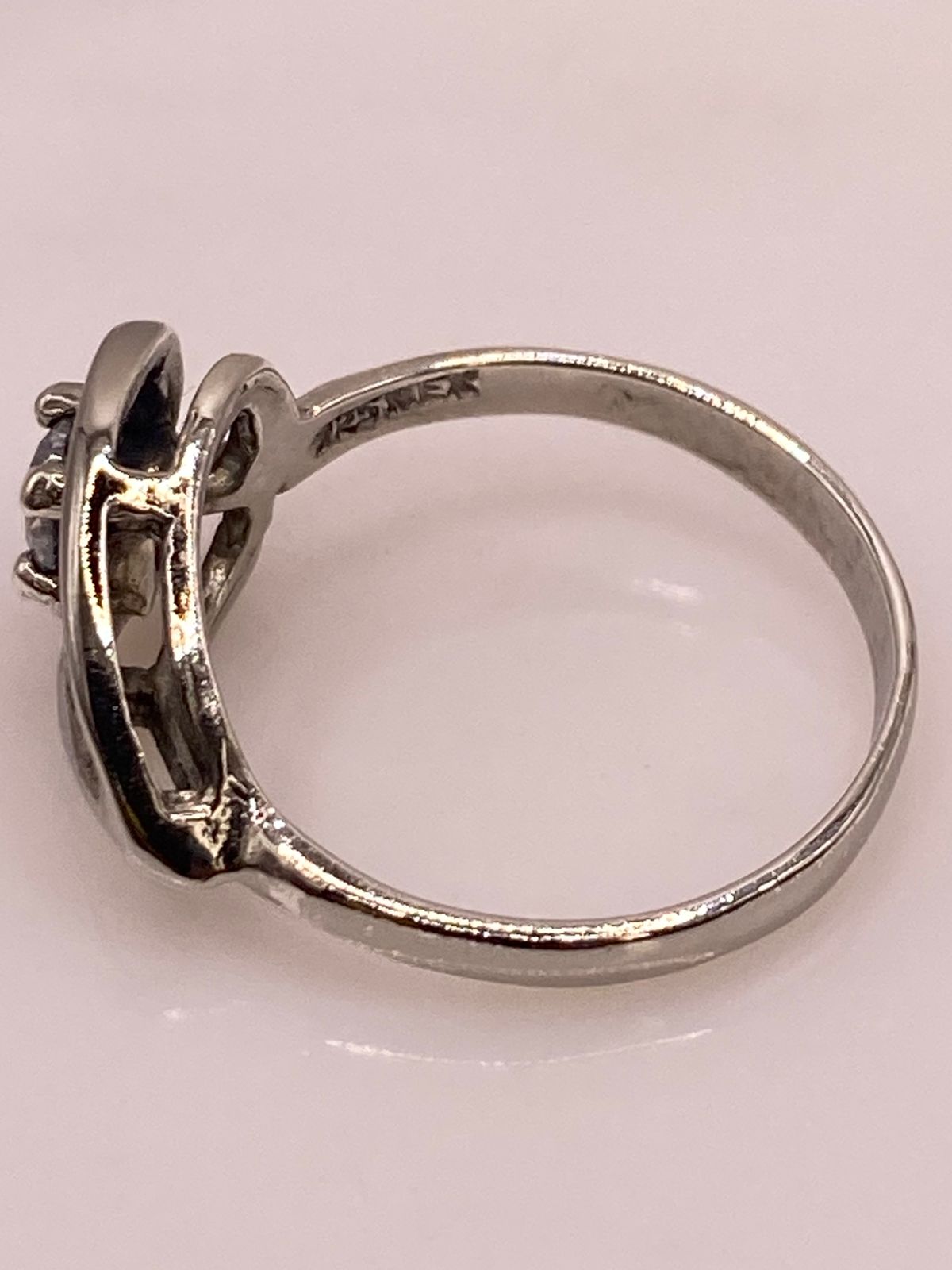 Anillo Corazón Moderno con Zirconia en Plata Ley 925, sello de autenticidad Plata Ley .925