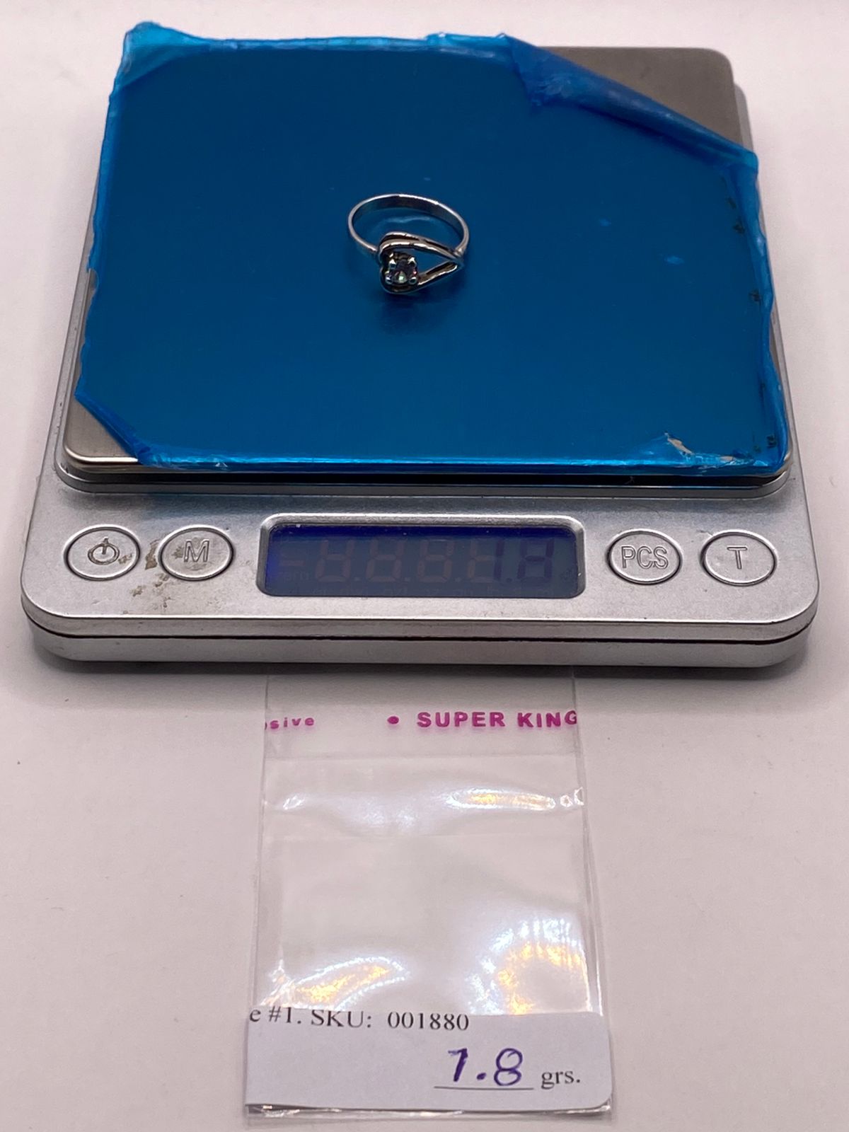 Anillo Corazón Moderno con Zirconia en Plata Ley 925, peso en gramos (báscula)