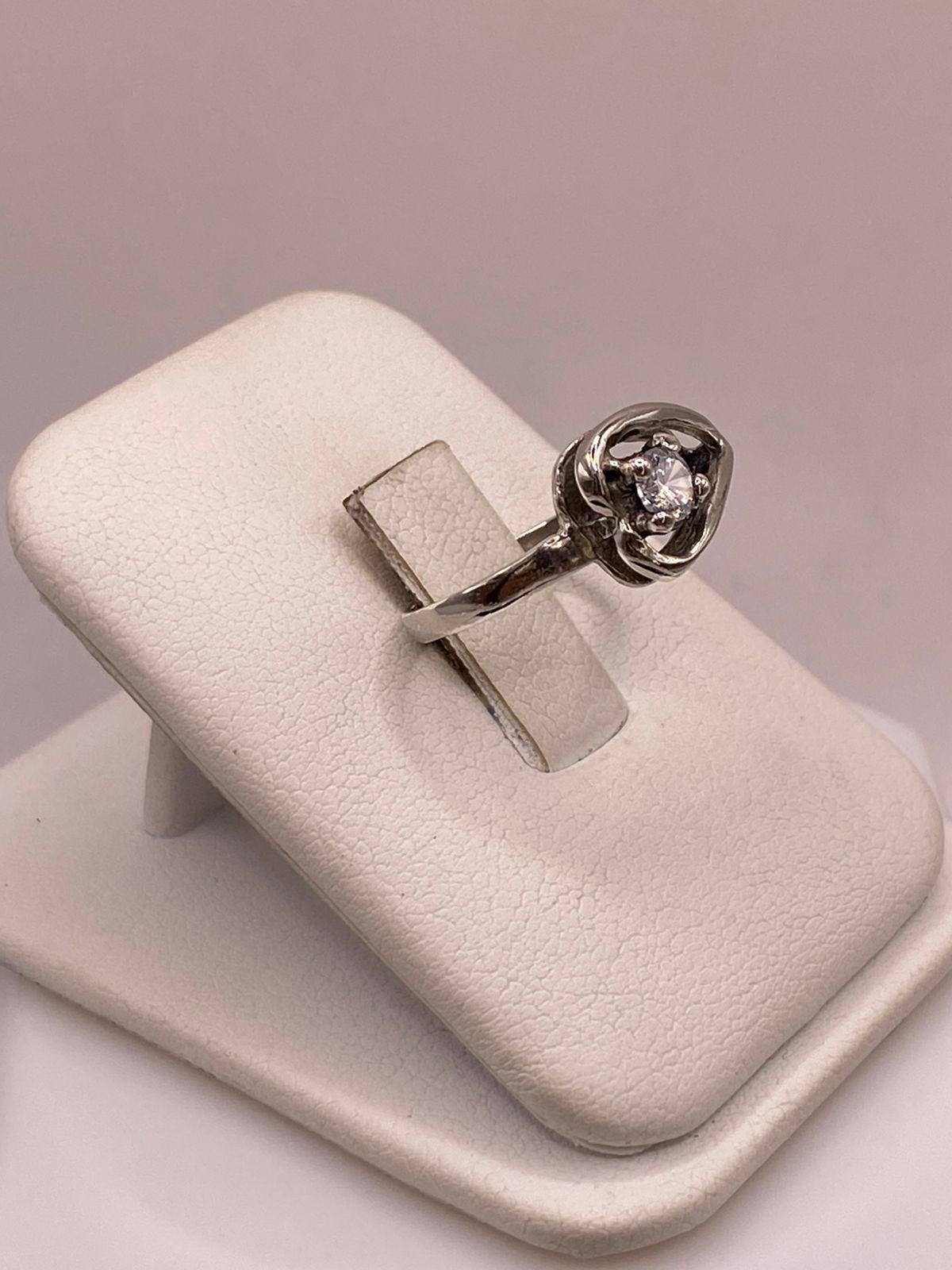 Anillo Corazón Moderno con Zirconia en Plata Ley 925, vista lateral