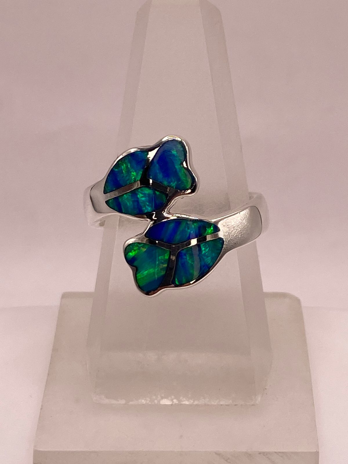 Anillo Corazón con Ópalo de Fuego en Plata Ley .950, vista lateral