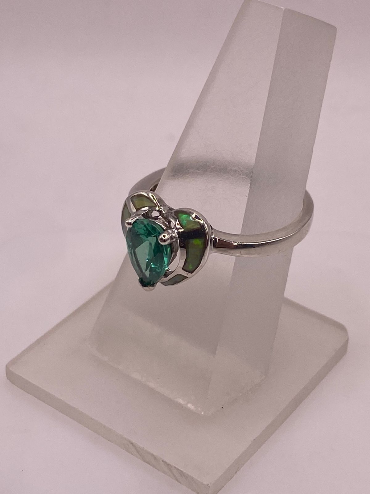 ANILLO CORAZÓN ÓPALO VERDE & ZIRCONIA ESMERALDA PLATA 925, vista frontal