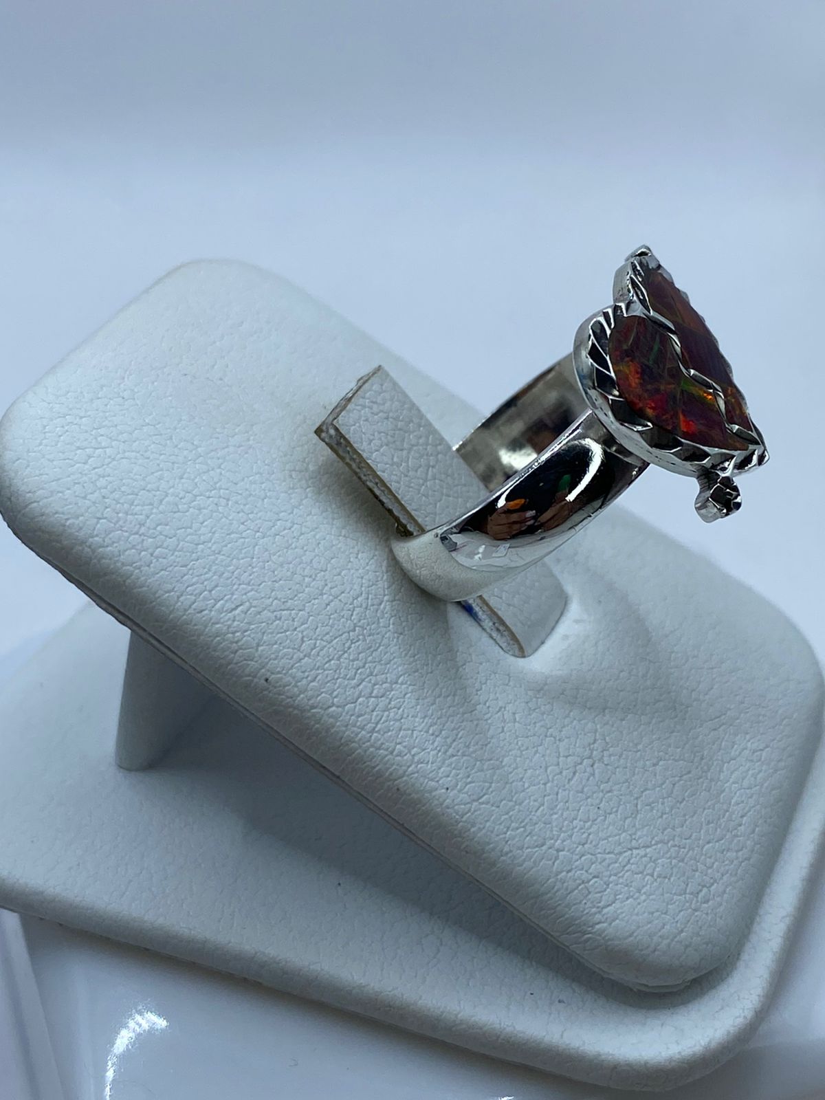 Anillo Corazón Partido de Plata Ley 925 con Ópalo de Fuego, vista lateral