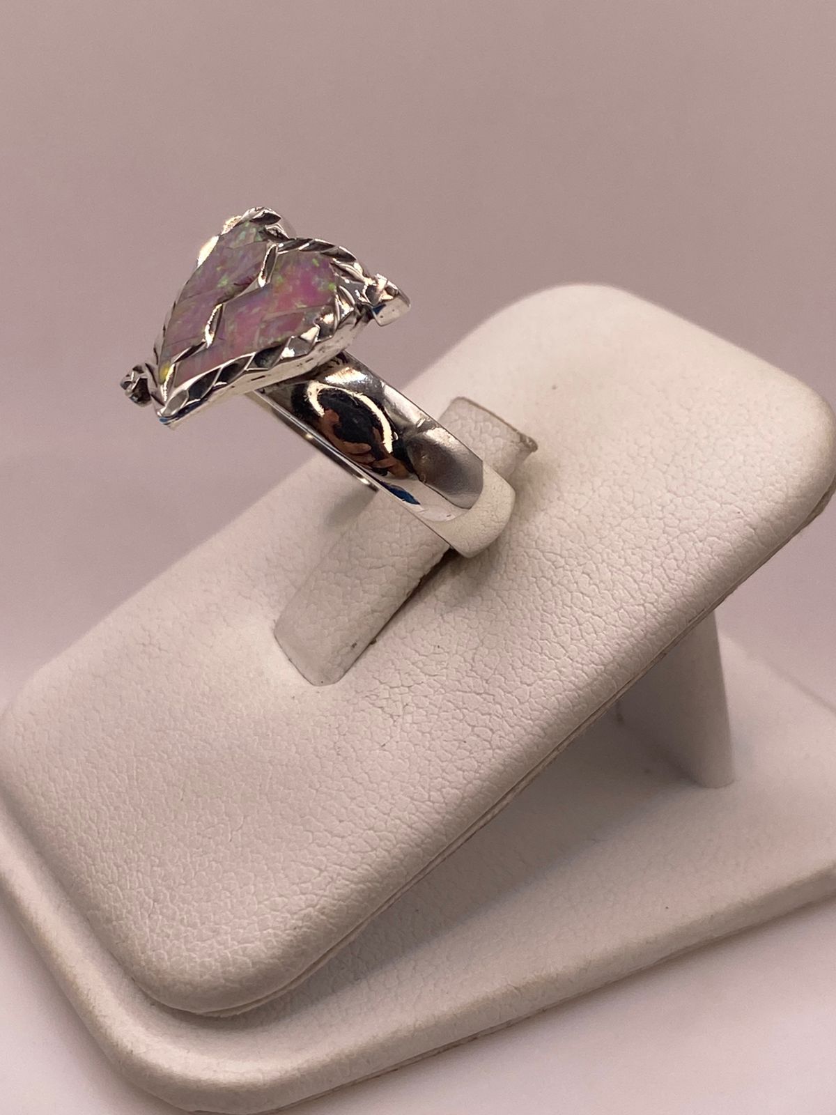 Anillo Corazón Partido de Plata Ley 950 con Ópalo de Fuego, vista lateral