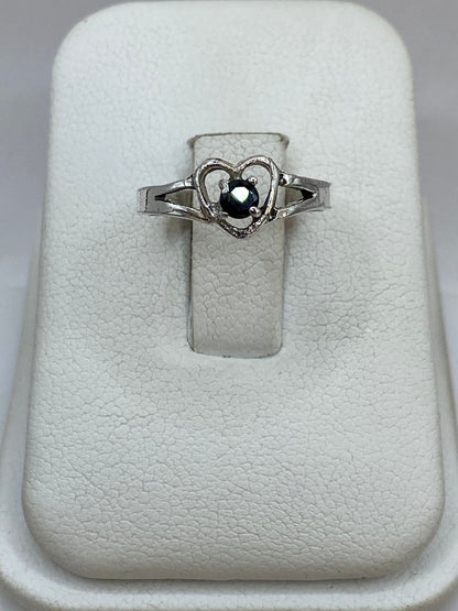 Anillo de Corazón con Piedra Negra en Plata Ley 925, vista superior
