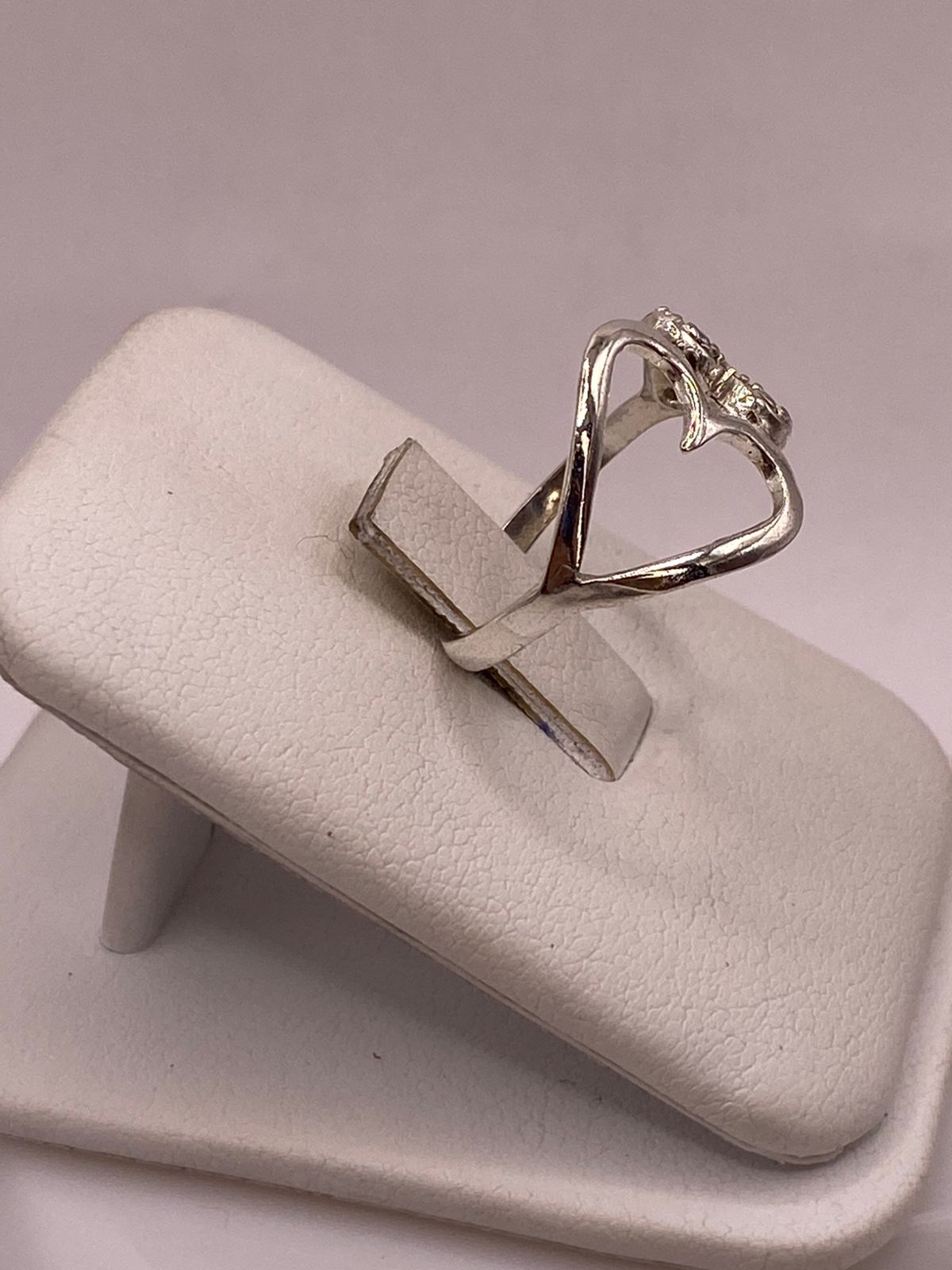 Anillo de Corazón de Plata Ley 925 con Zirconia, vista de detalle