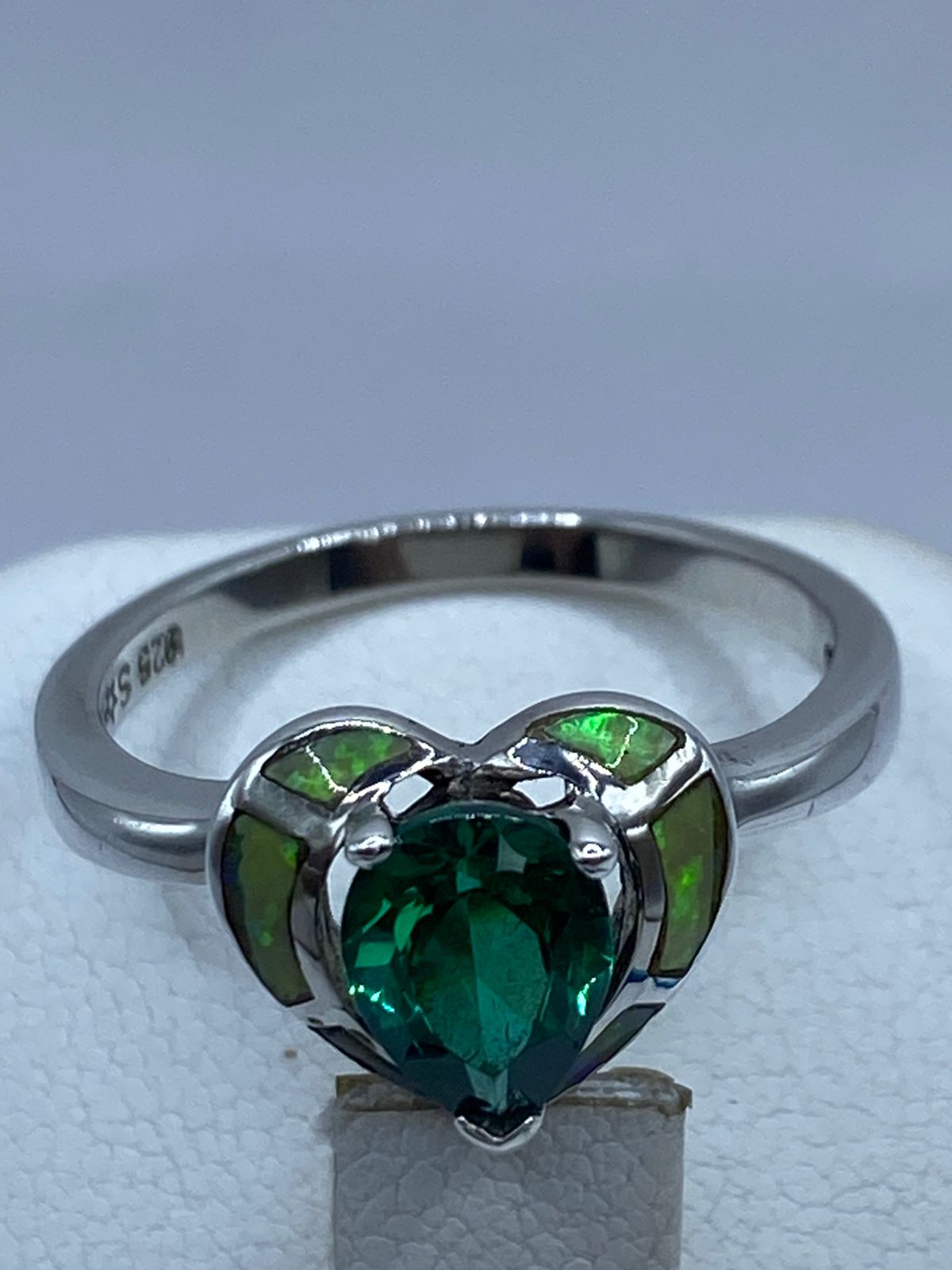Anillo Corazón de Plata .925 con Ópalo de Fuego y Zirconia, sello de autenticidad Plata Ley .925