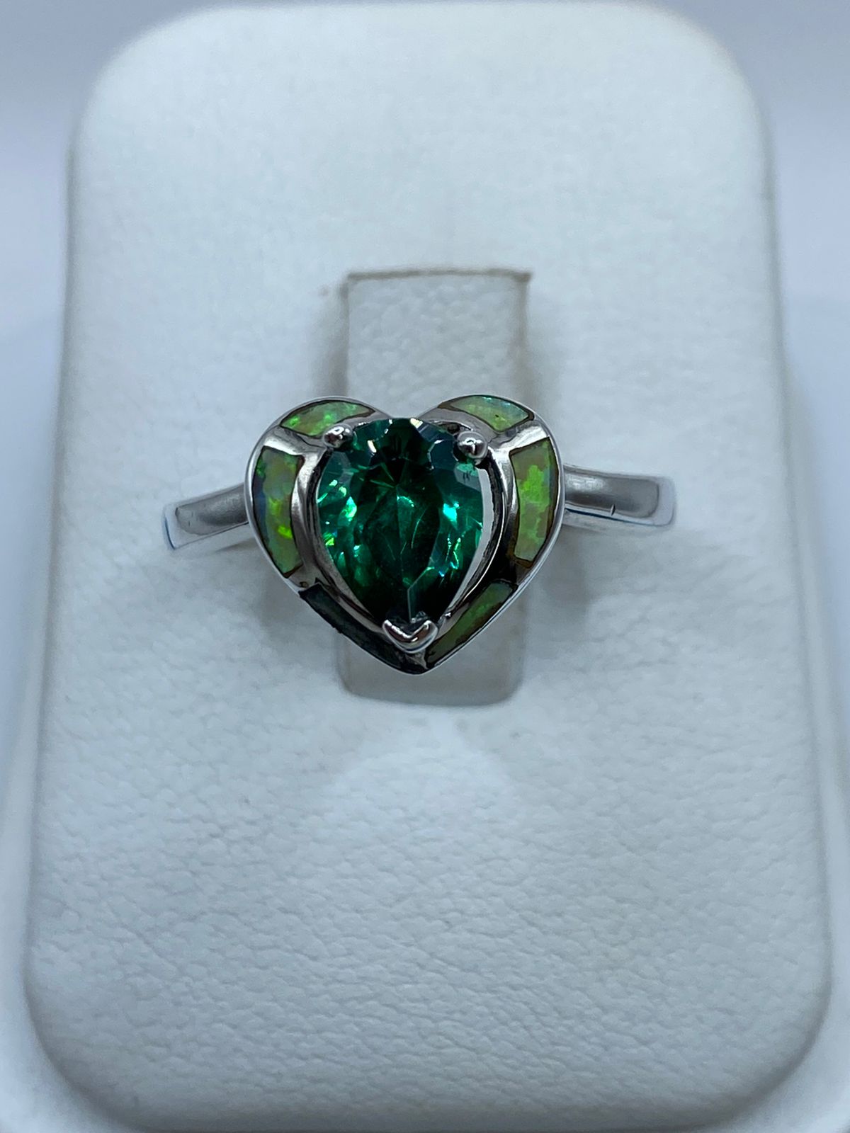 Anillo Corazón de Plata .925 con Ópalo de Fuego y Zirconia, vista de detalle