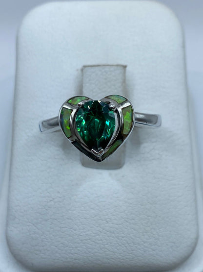 Anillo Corazón de Plata .925 con Ópalo de Fuego y Zirconia, vista de detalle