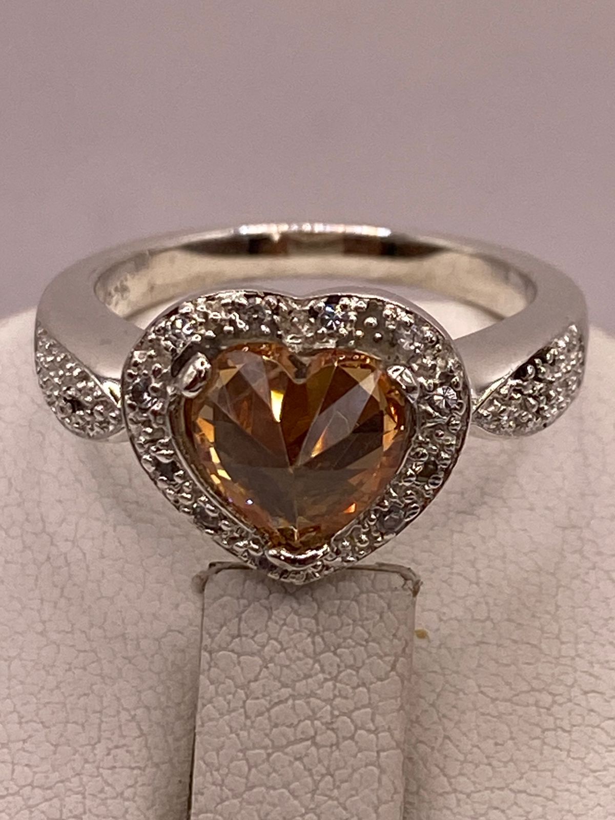 Anillo Corazón de Plata 925 con Zirconia, vista de detalle