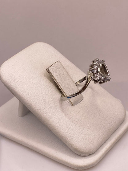 Anillo Corazón con Zirconias en Plata Ley 925, vista lateral