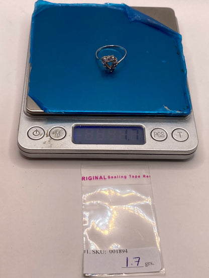 Anillo Corazón con Zirconias en Plata Ley 925, peso en gramos (báscula)