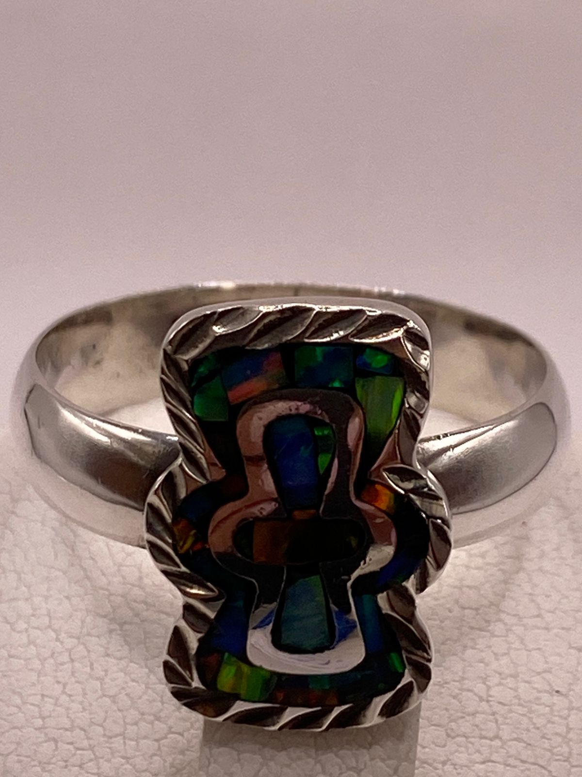 Anillo Cruz Moderna con Ópalo de Fuego Multicolor en Plata Ley .950, vista superior