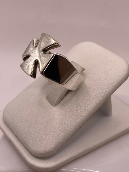 Anillo Cruz de Plata Ley 925 Diseño Biker Minimalista, vista lateral