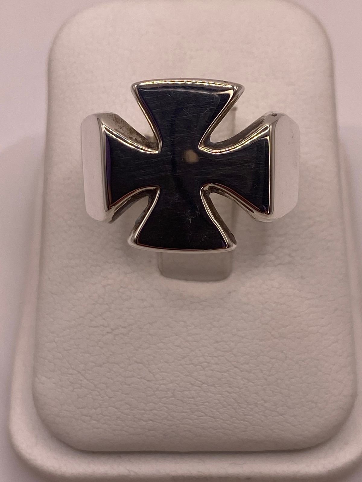 Anillo Cruz de Plata Ley 925 Diseño Biker Minimalista, vista de detalle