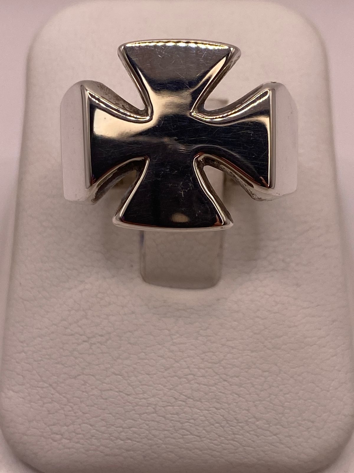 Anillo Cruz de Plata Ley 925 Diseño Biker Minimalista, vista frontal