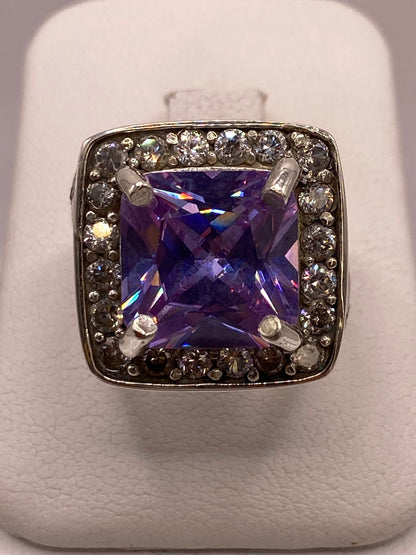 Anillo Cuadrado Violeta con Halo de Brillo Intenso Plata Ley 925 en báscula mostrando peso