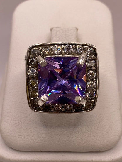 Anillo Cuadrado Violeta con Halo de Brillo Intenso Plata Ley 925, vista frontal