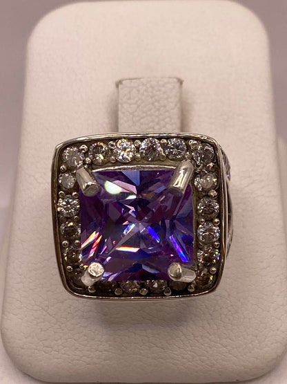 Anillo Cuadrado Violeta con Halo de Brillo Intenso Plata Ley 925, vista de detalle