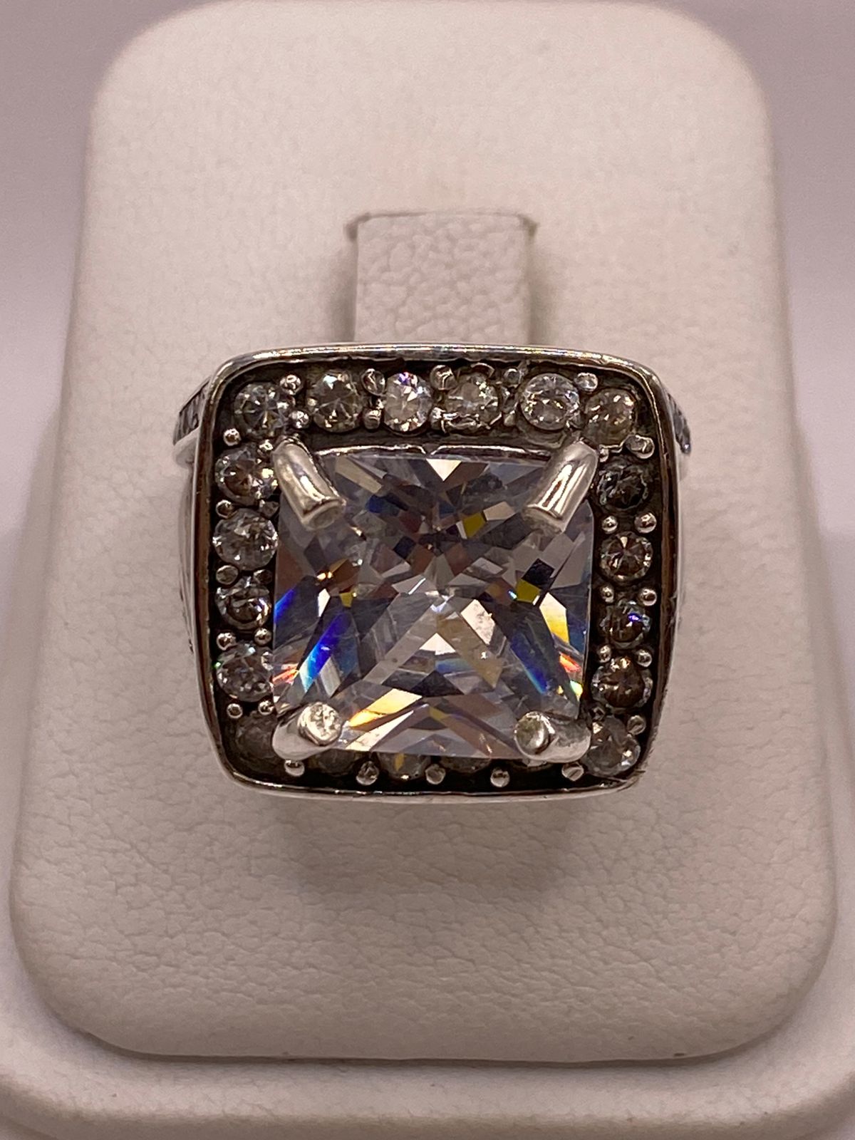 Anillo Cuadrado con Zirconia en Plata Ley 925, vista frontal