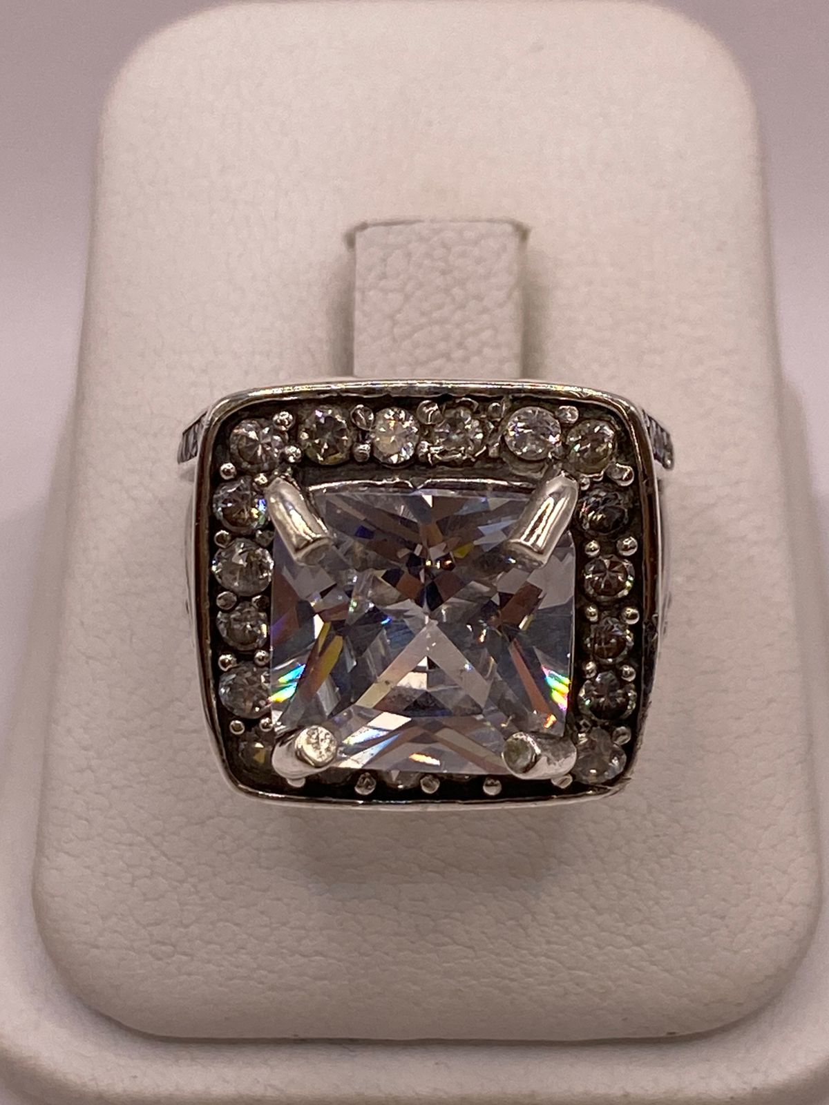 Anillo Cuadrado con Zirconia en Plata Ley 925, vista lateral