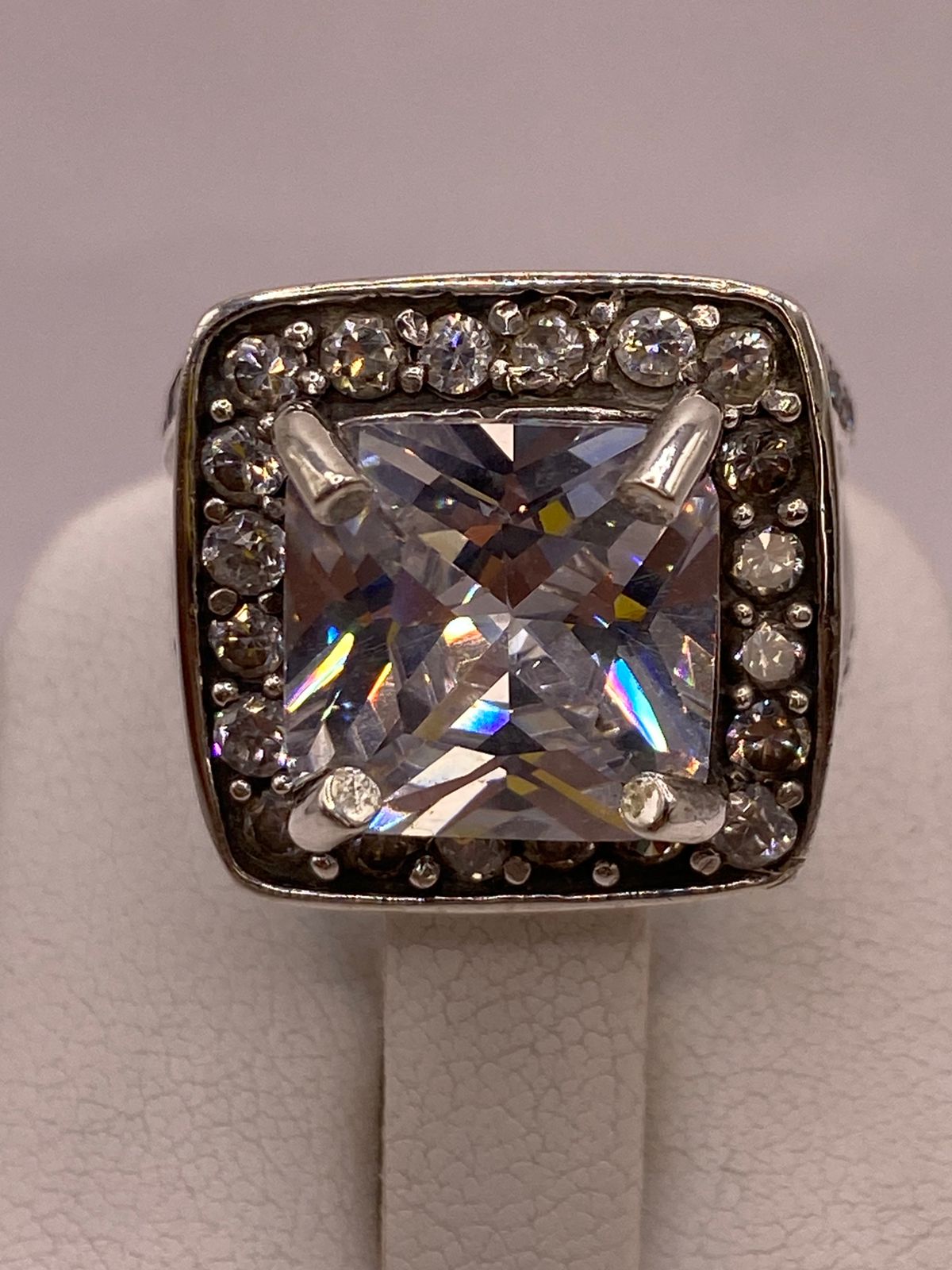 Anillo Cuadrado con Zirconia en Plata Ley 925, sello de autenticidad Plata Ley .925