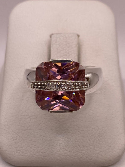 Anillo Cuadrado con Zirconia Rosa en Plata Ley 925, vista frontal