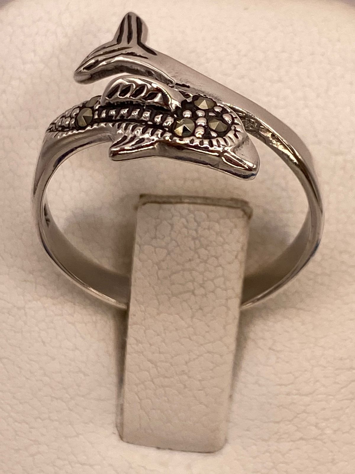 Anillo Delfín con Marquesitas en Plata Ley 925