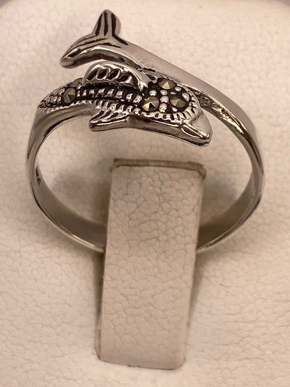 Anillo Delfín con Marquesitas en Plata Ley 925