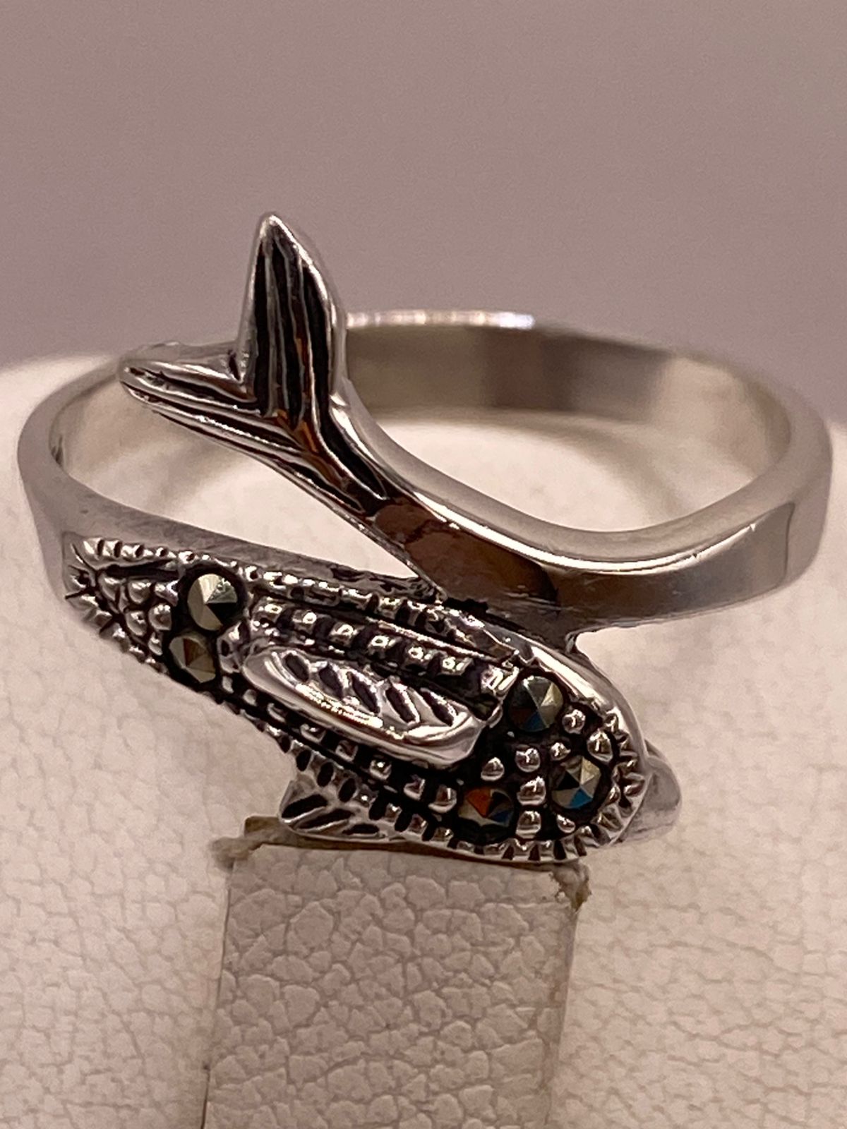 Anillo Delfín con Marquesitas en Plata Ley 925, vista posterior