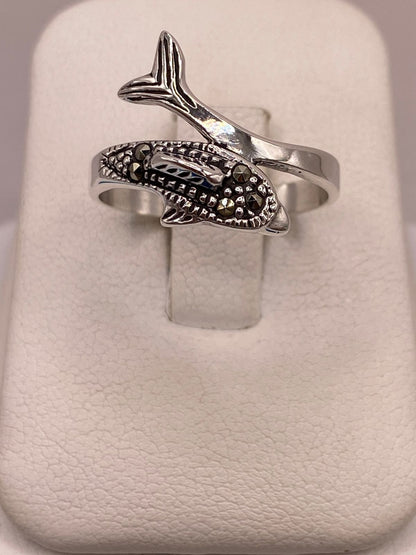 Anillo Delfín con Marquesitas en Plata Ley 925, vista frontal