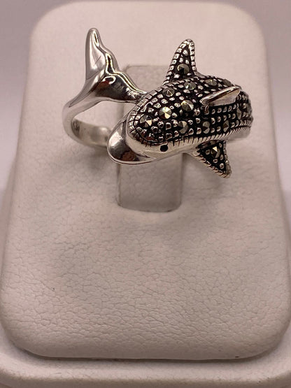 Anillo Delfín con Marquesitas en Plata Ley 925