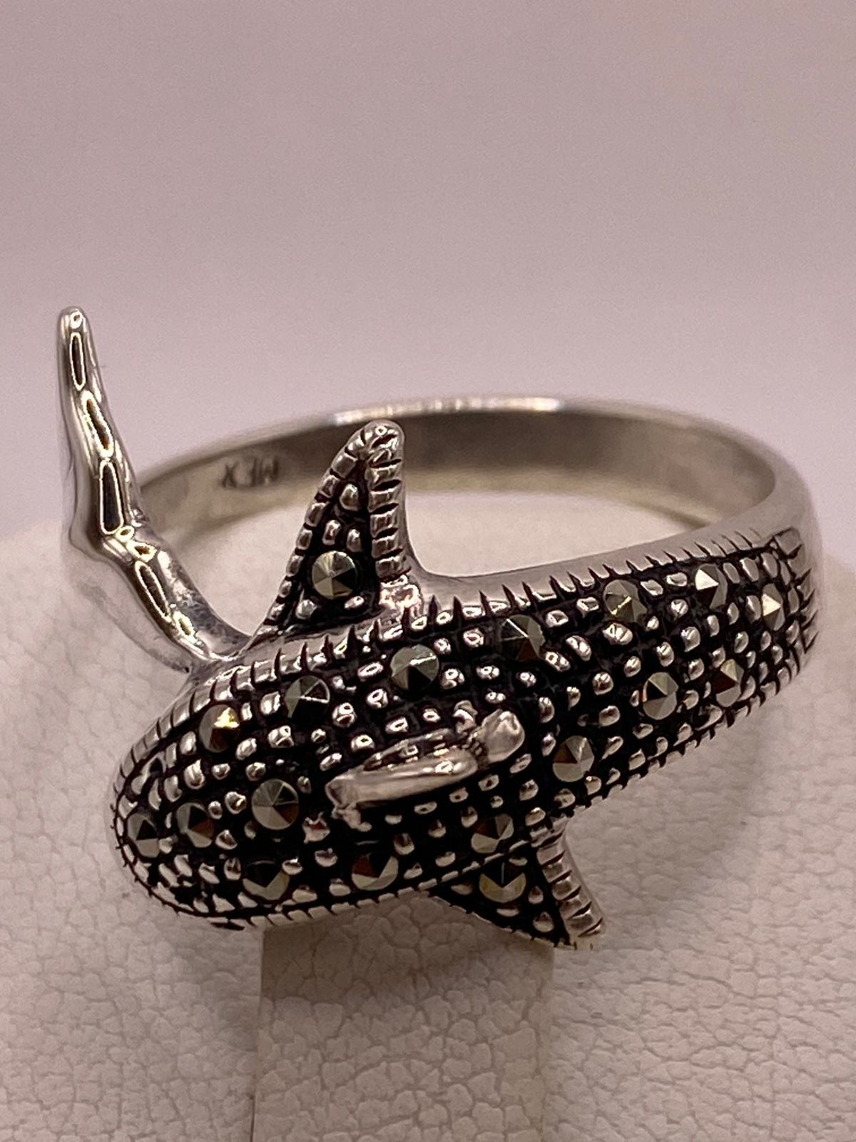Anillo Delfín con Marquesitas en Plata Ley 925, sello de autenticidad Plata Ley .925