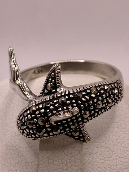 Anillo Delfín con Marquesitas en Plata Ley 925, sello de autenticidad Plata Ley .925