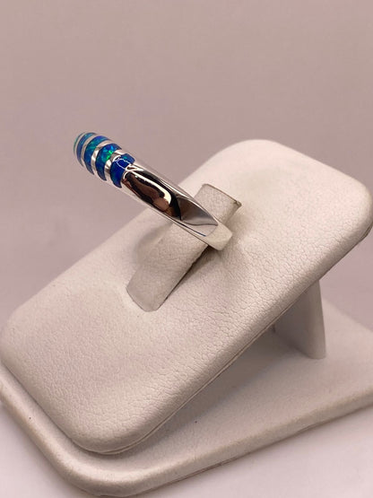 Anillo Delgado con Incrustaciones de Ópalo Azul y Verde en Plata Ley 950, vista lateral