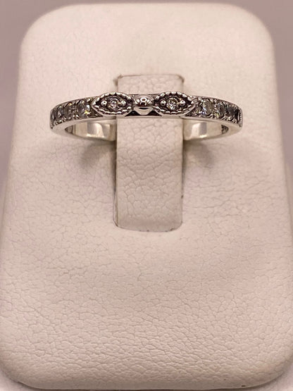Anillo Delgado con Zirconias en Plata Ley 925, vista superior