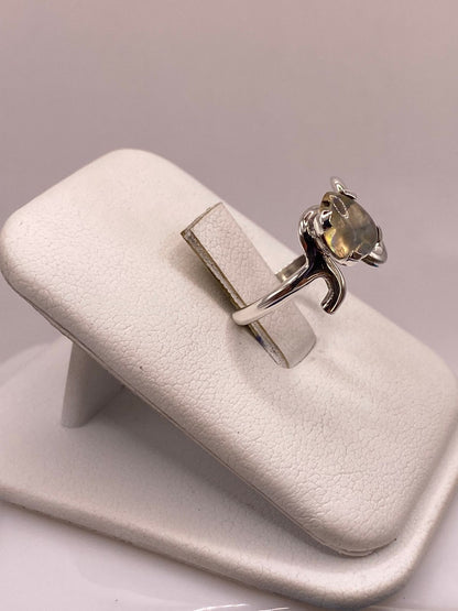 Anillo de Diseño Abierto de Plata Ley 925 con Ámbar Ahumado, vista de detalle