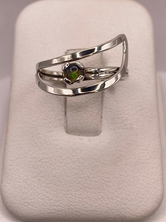 Anillo Diseño Abierto de Plata Ley 925 con Ópalo Natural en báscula mostrando peso