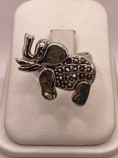 Anillo Elefante Artesanal con Abalón y Marquesitas en Plata Ley 925, vista frontal