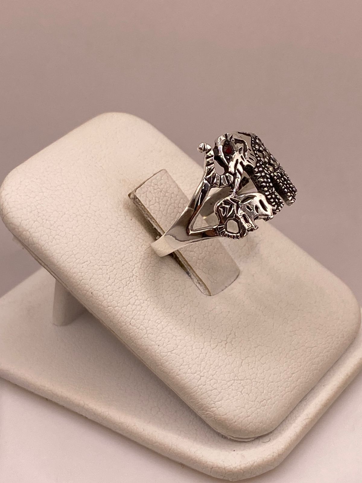 Anillo Elefante con Marquesitas y Zirconia en Plata Ley 925, vista lateral