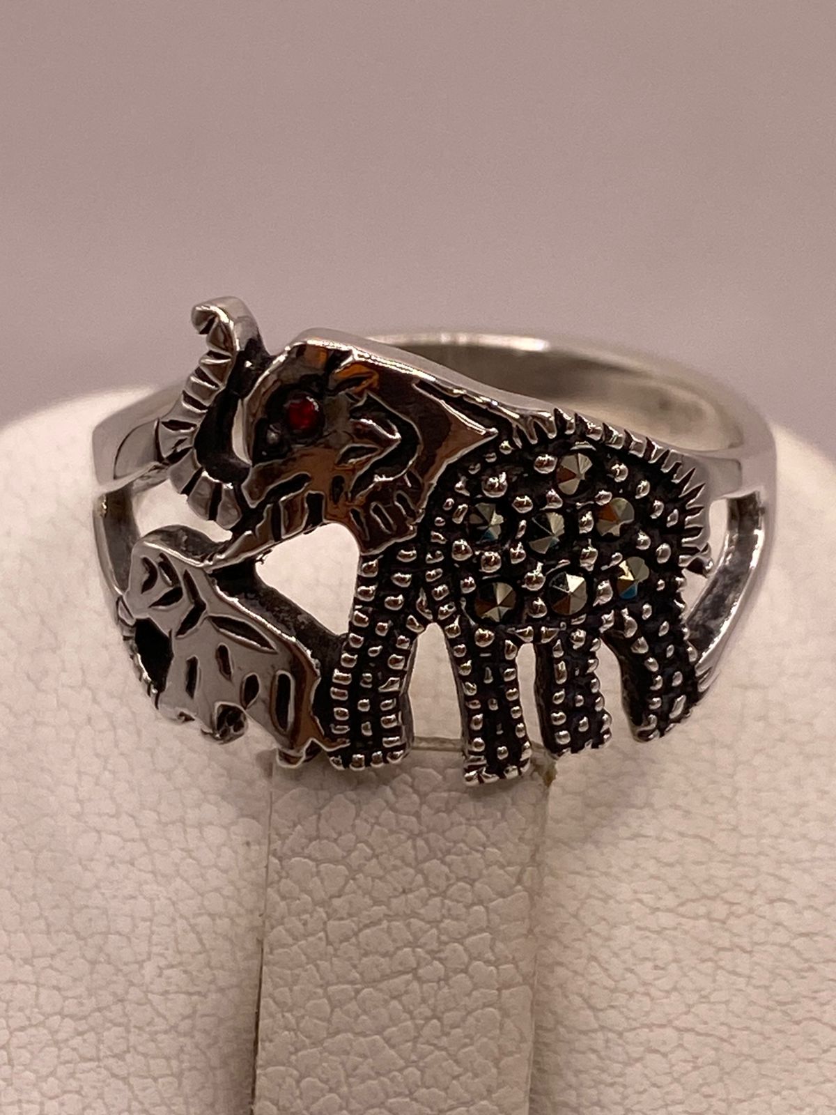 ANILLO ELEFANTE CON MARQUESITAS Y ZIRCONIA EN PLATA LEY 925, sello de autenticidad Plata Ley .925