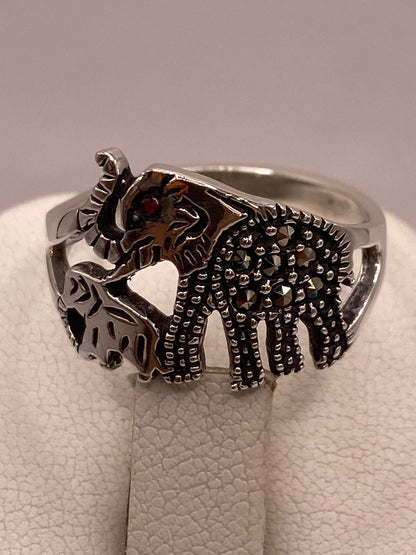 Anillo Elefante con Marquesitas y Zirconia en Plata Ley 925, sello de autenticidad Plata Ley .925