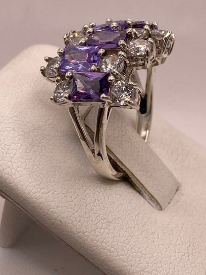 Anillo Elegante Multipiedra con Zirconias Moradas y Brillos en Plata Ley 925, vista superior
